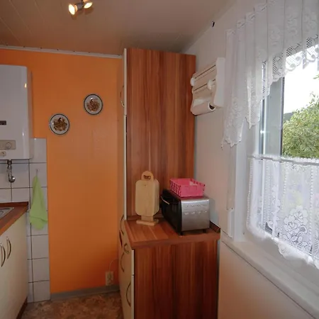 Heatable Pool Retreat *