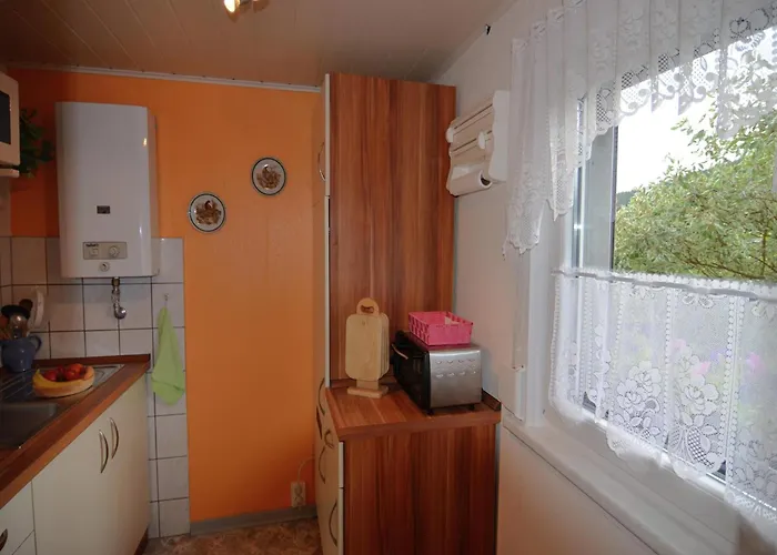 Heatable Pool Retreat *