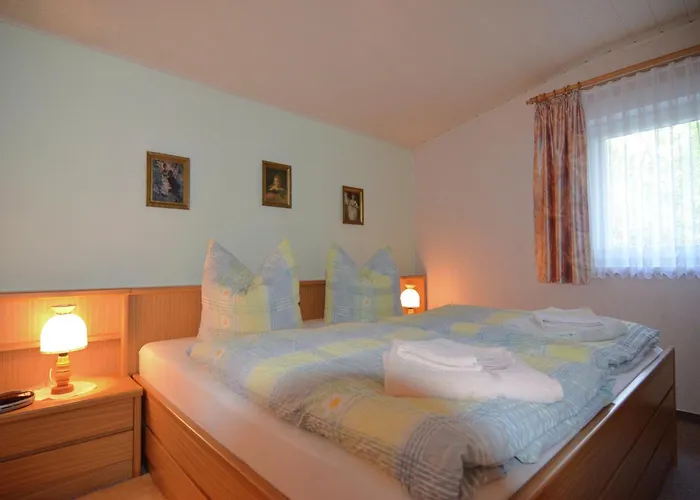 Heatable Pool Retreat Vakantiehuis Neuhaus am Rennweg