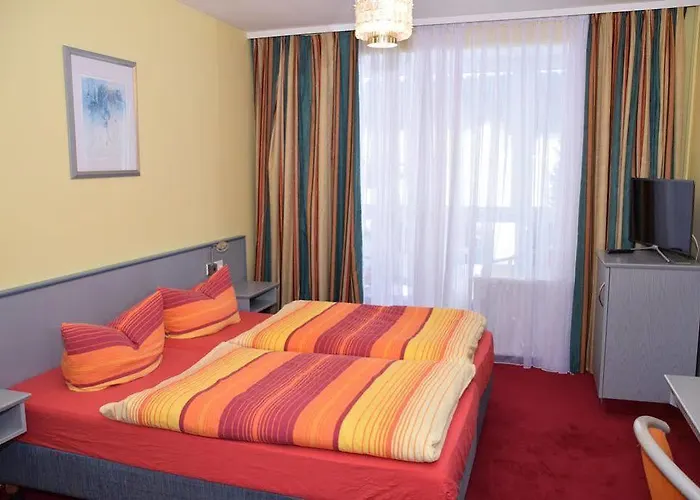 Heatable Pool Retreat Vakantiehuis Neuhaus am Rennweg